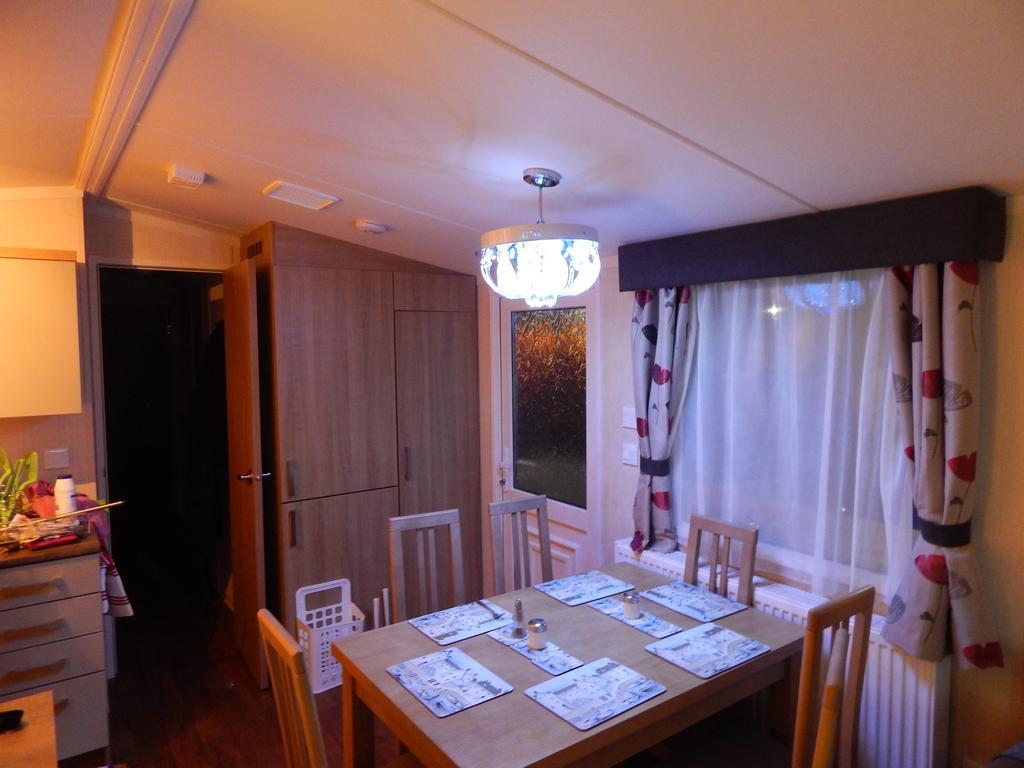 Presthaven Sands Holiday Park 3 And 2 Bed Caravans Prestatyn Szoba fotó